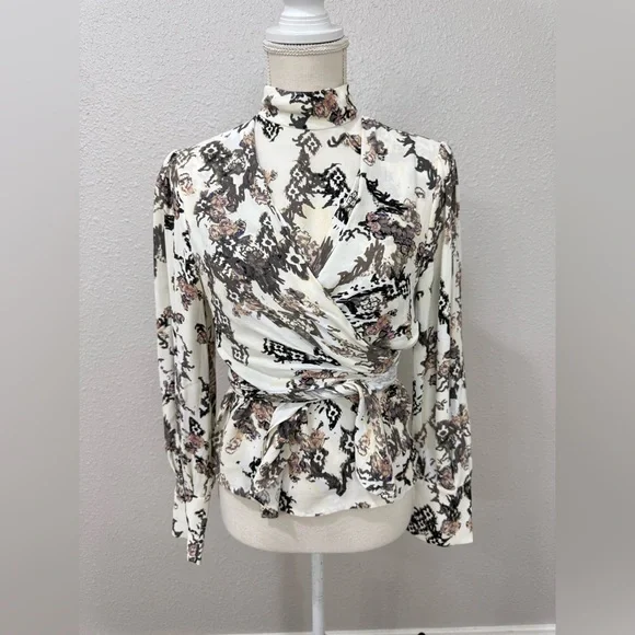 $375 IRO Women Ivory Sakari Printed Crisscross Turtleneck Size XS-S - Picture 3 of 11